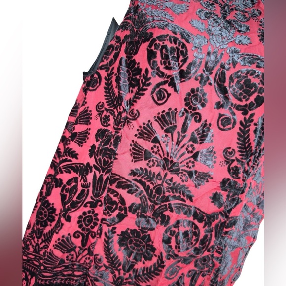 M.S.S.P Black & Red Velvet Sleeveless Blouse High Neck Large Goth Punk Holiday - Picture 3 of 10